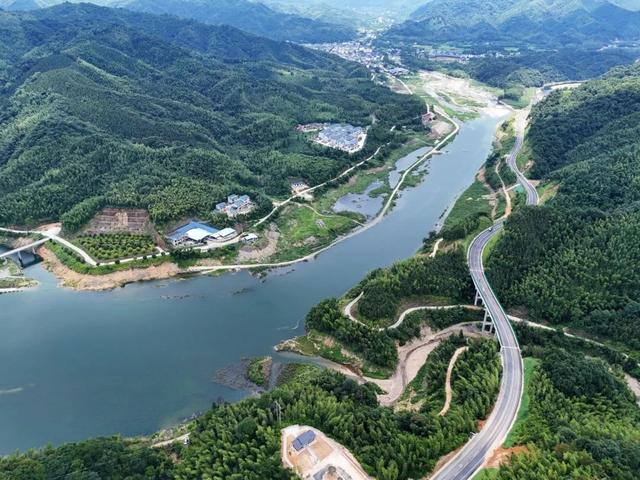 山水富路绵延长——“桂在交旅，山水之间有通途”采风活动掠影
