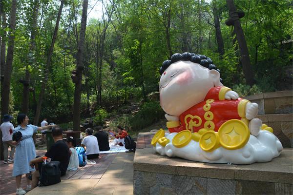 山水蒙山、 生态蒙山、 清凉蒙山、 旅游人气旺！