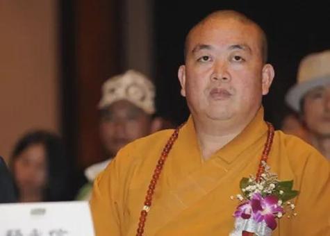 释永信老家村民：早年他大哥从少林寺带回一个装满钞票的尼龙袋子