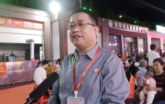 “双节”夜汇东大 文艺+科技激活消费热