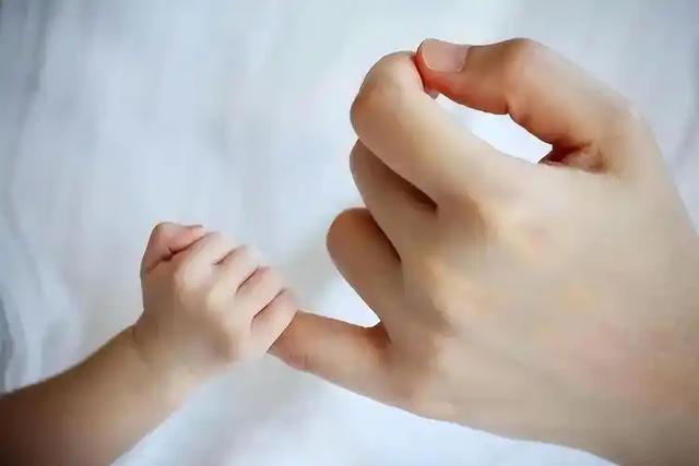 蜂蜜水不是人人适合！医生提醒：饮用时牢记3个注意事项