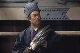 “羽扇纶巾”中的“纶”怎么读？图片