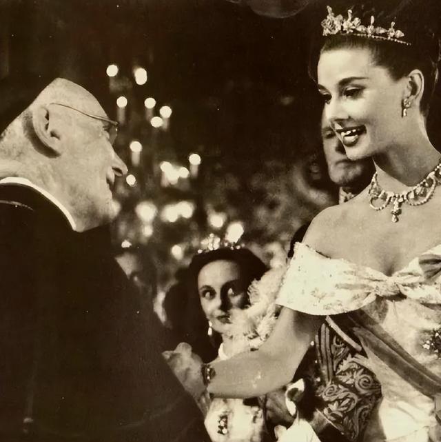 经典浪漫爱情电影《罗马假日》，情侣一起观看，体验当初的纯爱