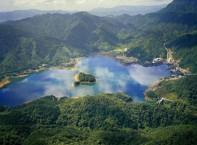 西方专家：看不懂中国，建造的发电站，每消耗100度，才发80度电