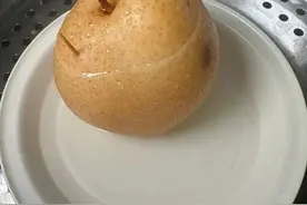 “一梨润三秋”！可惜这个润肺止咳的宝贝，90%的人都扔了！推荐你3个“黄金食梨法”图片