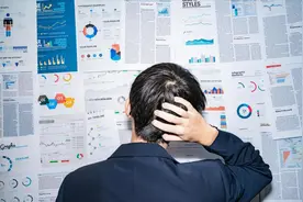 头皮里长疙瘩和脓包，是怎么回事？或暗示4种疾病，别不当回事图片