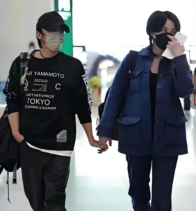 谢霆锋一家三口过七夕，89岁谢贤难得摘下墨镜，近照老得认不出！