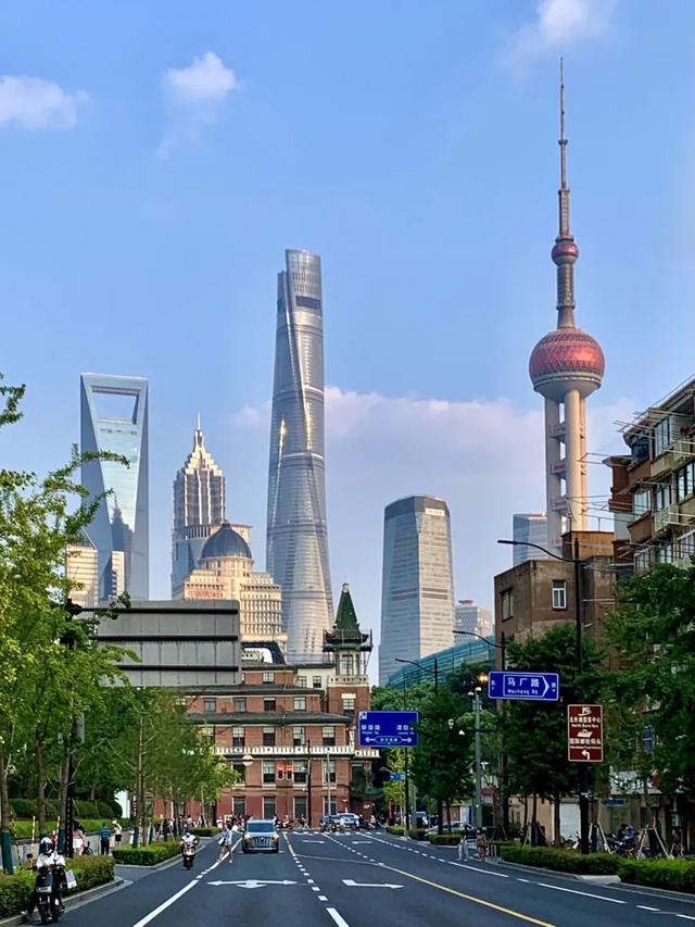 为了这些超绝的Citywalk机位，总要逛一趟上海吧~