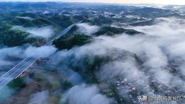四川很“魔幻”的县，50公里海拔差5000米，是成都人休闲的后花园