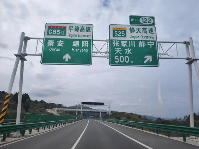 我们今天本来要去兰州水墨丹霞，却在会宁县被战友"俘虏”了