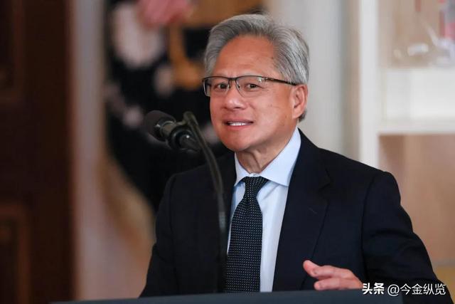 AI芯片战火升级！黄仁勋：教特朗普赢AI，他却坚持宁可让中国赢？