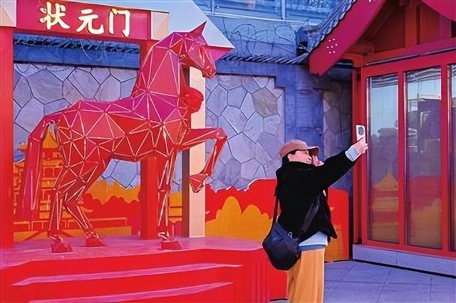 同庆街彩灯璀璨如昼