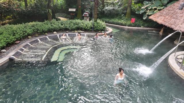 山城温泉“热”经济 暖流带动消费潮