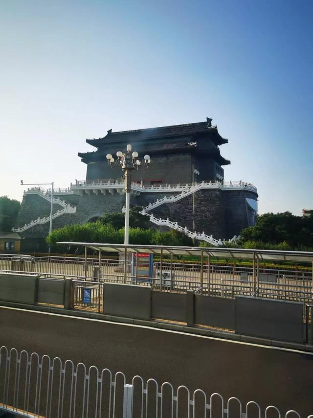 周日清晨的北京街道