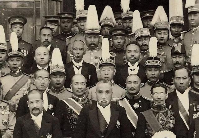 袁世凯临终前留下预言：有三个人可能统治中国，他们分别都是谁？