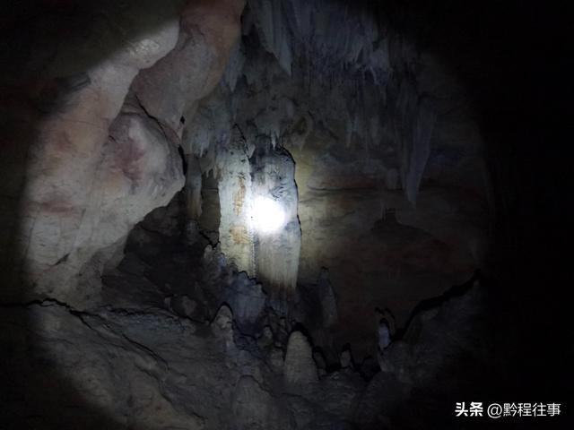 探险贵州深山原始溶洞，遇见一个躲匪洞、一座红军坟