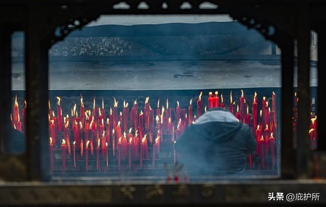 95后夫妻逃离城市，花15万在荒野爆改破屋成桃园！给我也来一套！