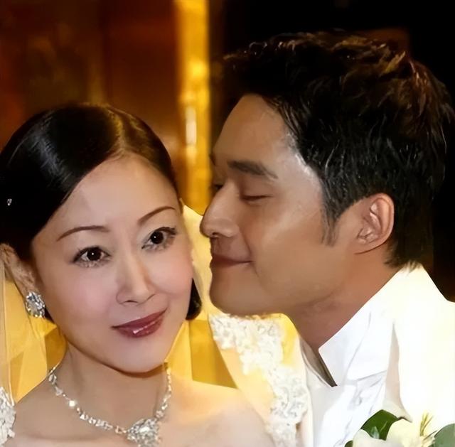 结婚10年被丈夫绿8次！最后出轨蒋勤勤，最终年仅43岁抑郁自杀