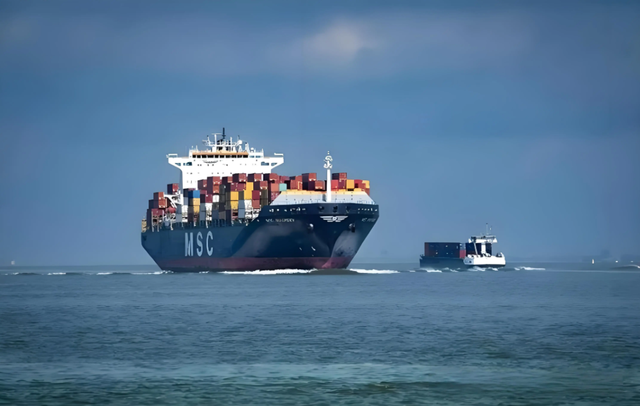 特朗普宣称：扣留的中国油船将由美国 “永久掌控”，船和油全都要