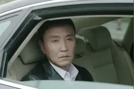 奇葩！老板领着员工去嫖娼，转头自己举报，背后竟是裁员阴谋图片