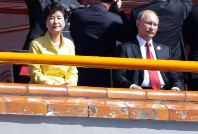 果然不敢得罪美国！李在明确定不出席北京阅兵，中方直接把邀请函递到韩国三号人物手中
