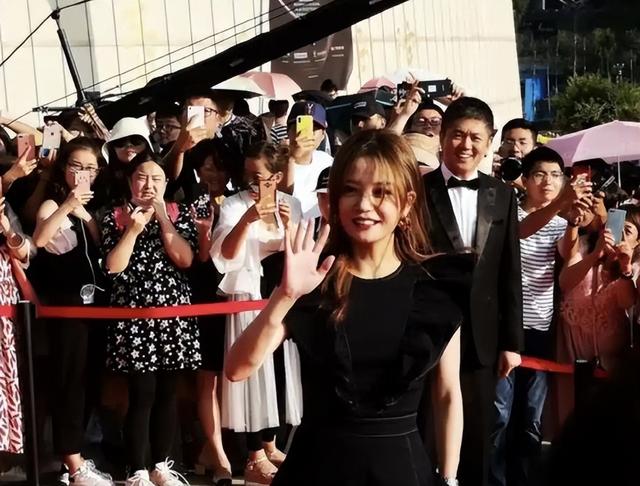 事业没了，婚也离了，被封杀5年后赵薇不再隐忍	，首次回应传闻