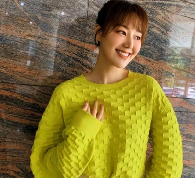 讨好大佬，陪睡上位	，遭央视“开除”，她身上的标签哪个才是真的