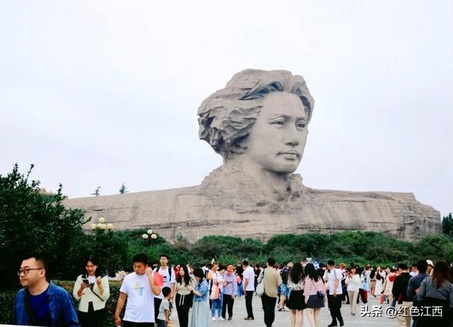 橘子洲头：追寻伟人足迹，感悟历史与自然的交融
