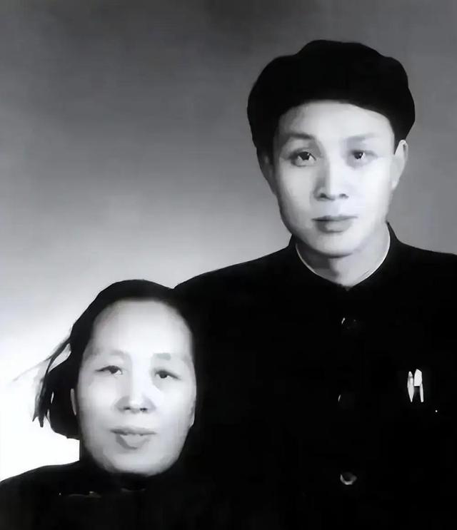 “李源潮	”的母亲吕继英简介：18岁入党	，江苏妇女解放运动的先驱