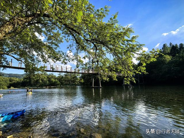 梵净山下寨沙行：八月午后的吊桥与侗家烟火