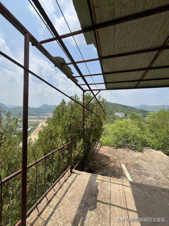 博山源泉镇的二郎山古庙群，我只钻进去个大脑袋