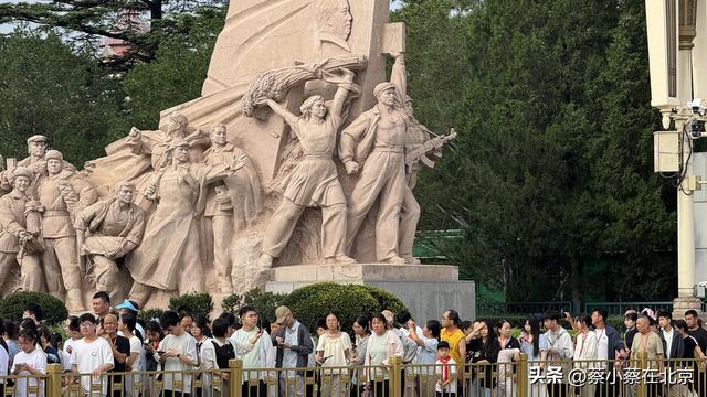 9月5日上午，北京天安门毛主席纪念堂前发生的真实场景，来看看吧