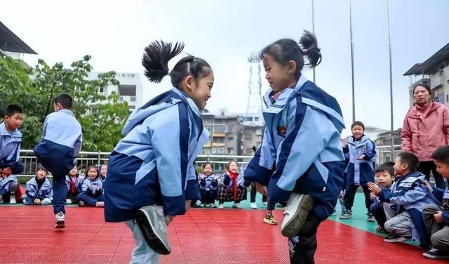 全国出生人口断崖：21年1062万人，24年954万，25年令人意想不到