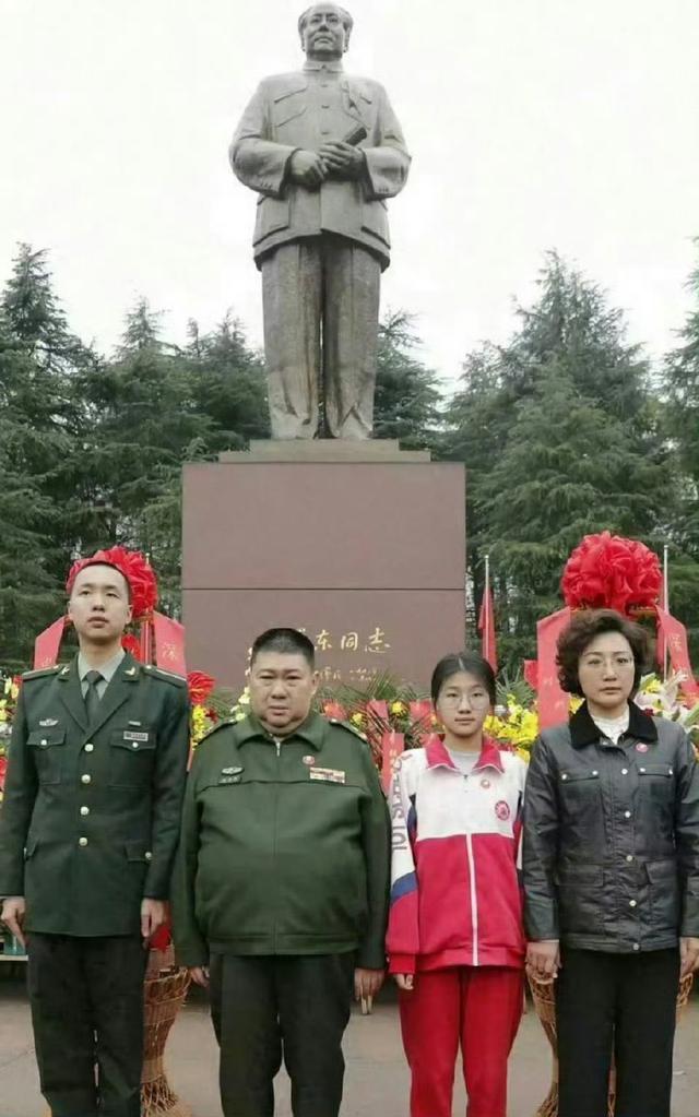 毛主席的曾孙女毛甜懿，北京101高中的学生，还是位天才钢琴少女 ​ ​​​