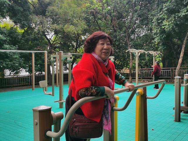 带78岁老妈遛弯儿，深圳这座城让我又一次心头一暖