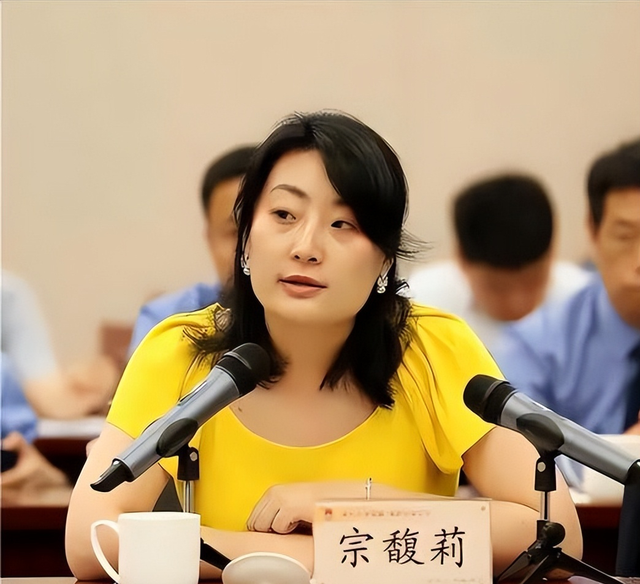 宗馥莉搞人事改革，辞职不是放权，竟是为新品娃小宗“铺路”
