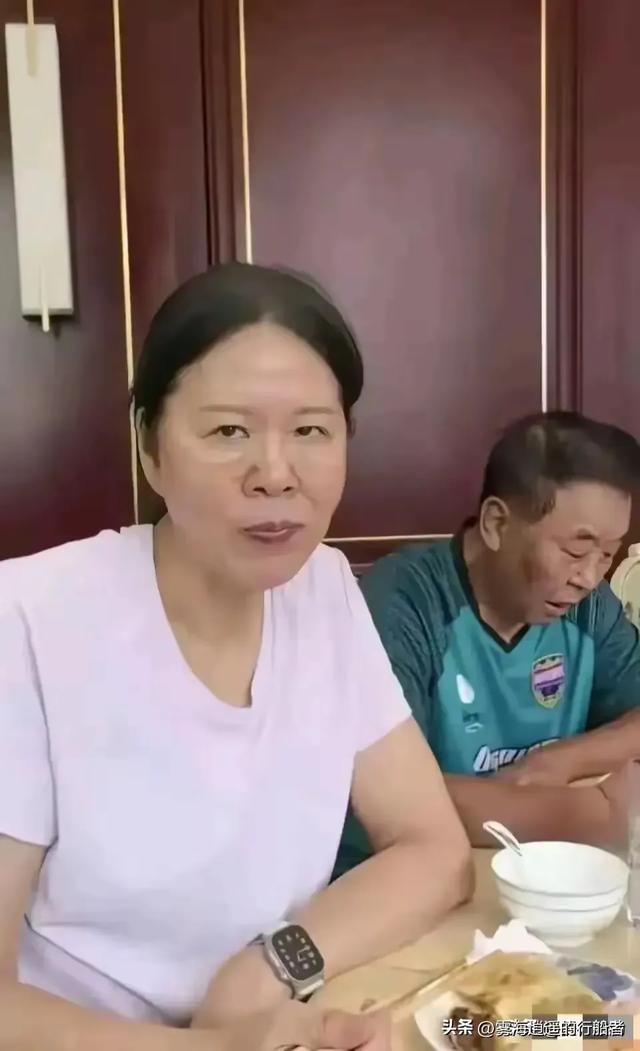 天哪！郎平怎么变成这样了，差点认不出来了