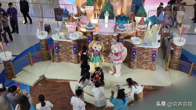 迪士尼朋友亮相东方新天地 联动香港迪士尼迎20周年庆典