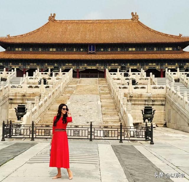 故宫为她开放！塞尔维亚第一夫人穿中国红北京一日游，美得不像话