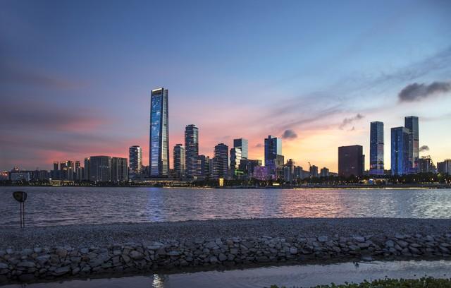 我是东北人刚从深圳南山回来，实在忍不住想说：对南山的 4 点印象