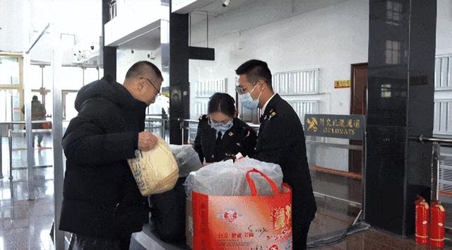 免签生效 同江口岸2分钟“闪现”俄罗斯