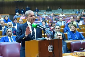 从歼-10到ZDK-03，中式武器全面压制印空军，巴铁总理激动拍桌子图片