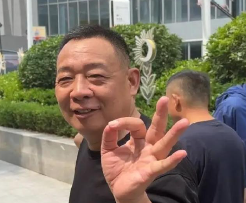 风水轮流转！柴怼怼被逮捕仅半月，央视再下场，给于东来出了口气