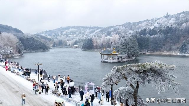 庐山：雪景醉游人