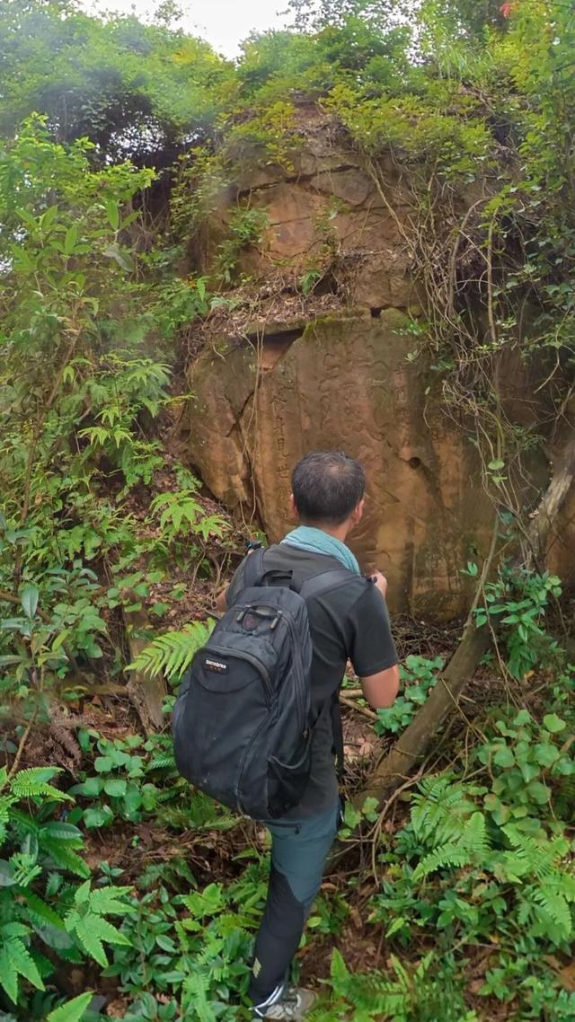 重庆沙坪坝发现神秘洞府，满壁文字暗藏玄机，主人疑是避世高人