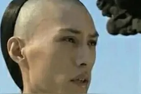 年轻时长得丑，变老后反而“帅到掉渣”，这四位男星对比太明显图片