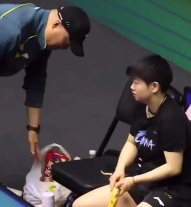 原来真正把孙颖莎当女儿的是他，那个默默付出的老头