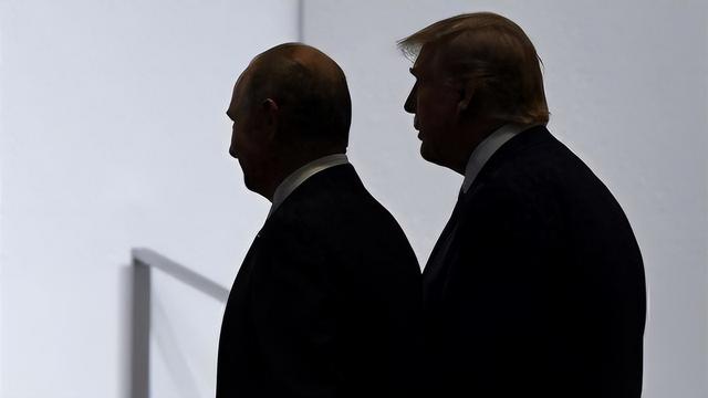 双普重压下的泽连斯基	，打出一套组合拳，能否成功转嫁多重压力