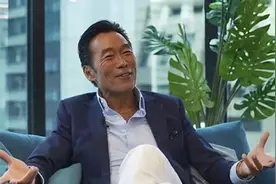 香港男星离婚后人财两空，前妻出轨带着孩子消失，提及前妻表不屑图片