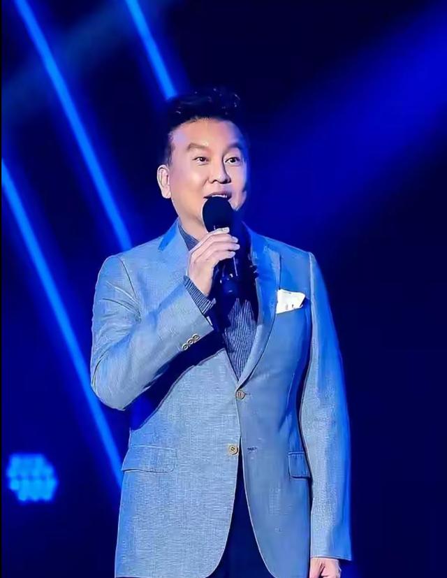 张泽群：受不了将近40度高温闷热天，开始在北京豪宅内装空调